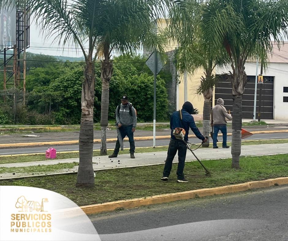 Mantenimiento en boulevard Uriangato.