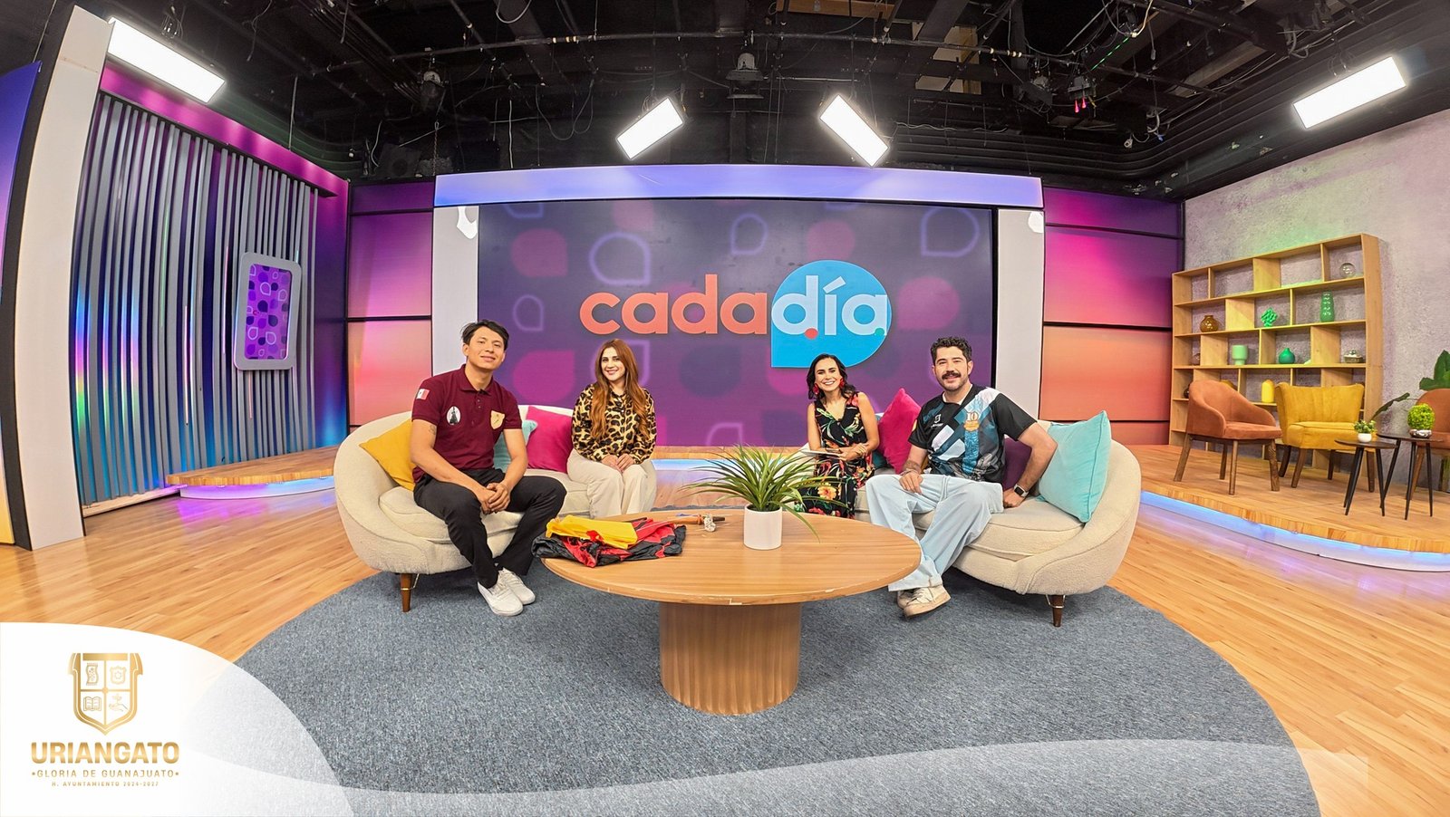 La Dra. Rosa Gloria Martínez, estuvo presente en el programa "Cada Día" de TV4 en compañía de Martín Ulises, representante de los alfombristas, y representante de los globeros.