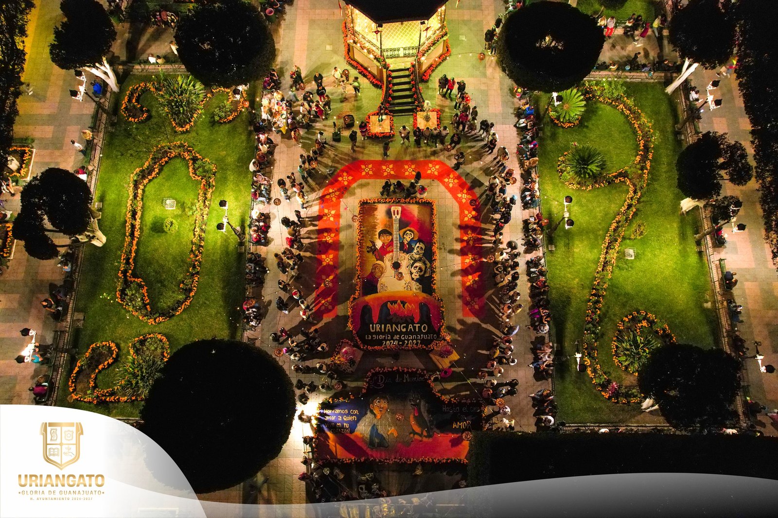 ¡Inauguración de la decoración de dia de muertos, llena de color y vida!