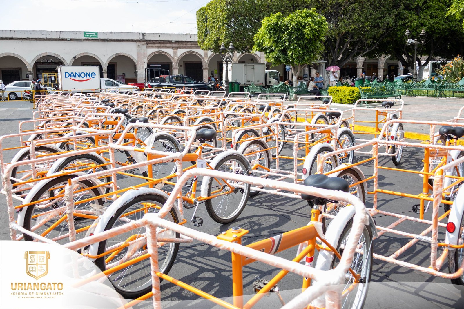 Entrega de triciclos de carga.