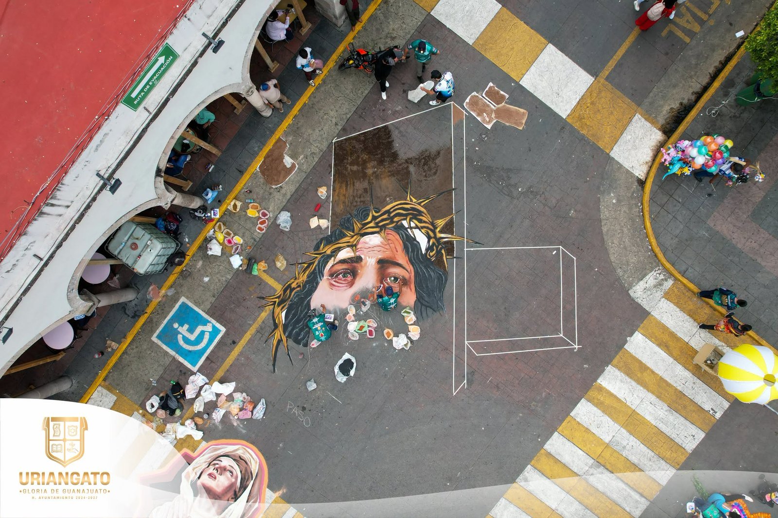 Comienzan a realizarse las alfombras llenas de color y tradición