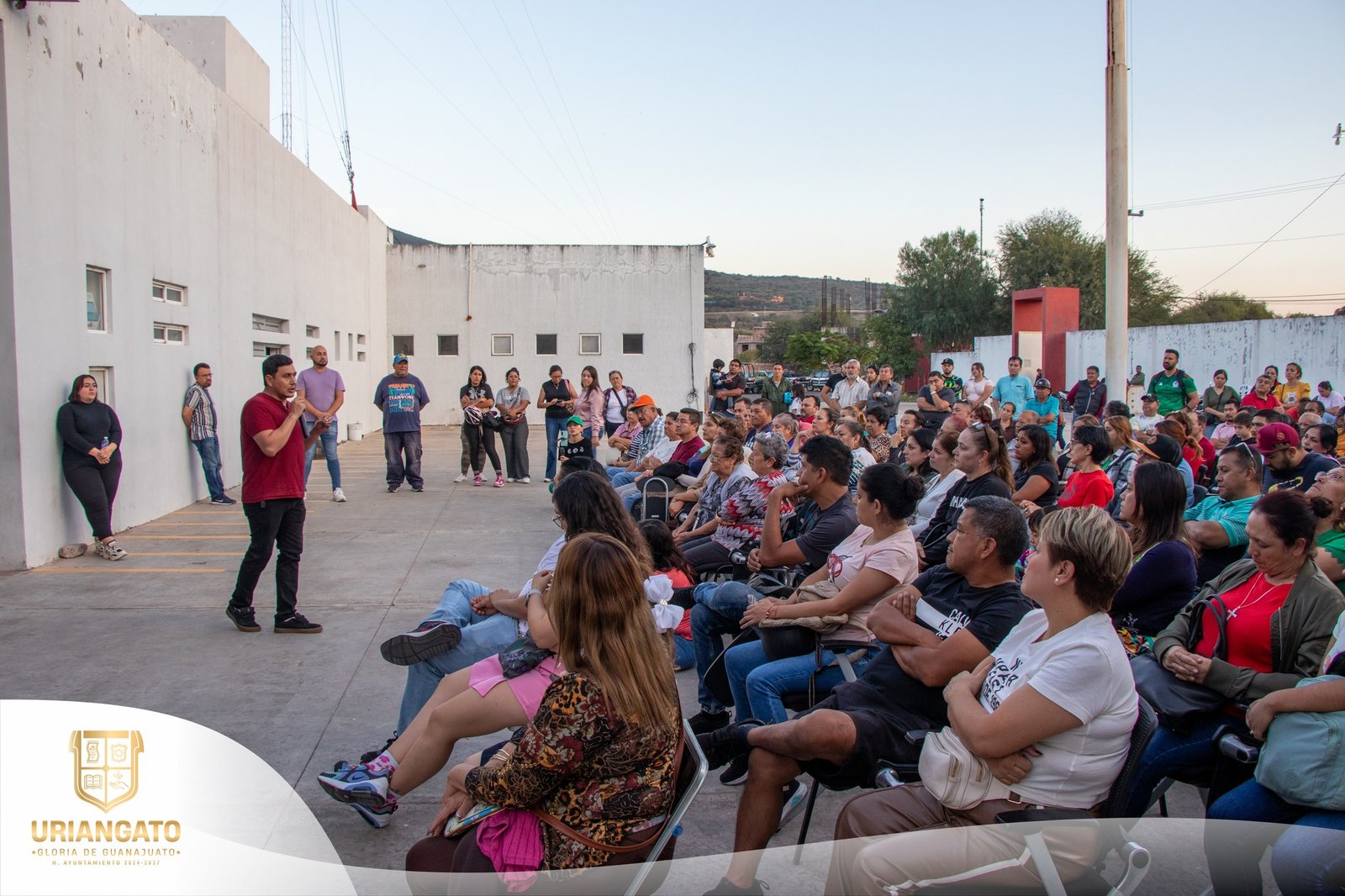 Primera reunión con comerciantes fijos y semifijos