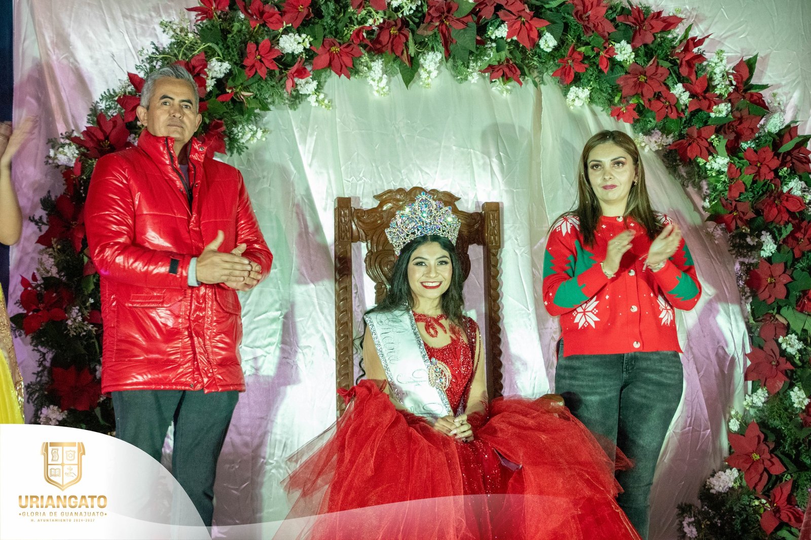 Coronación de la Reina de las fiestas decembrinas. Alondra Ruiz