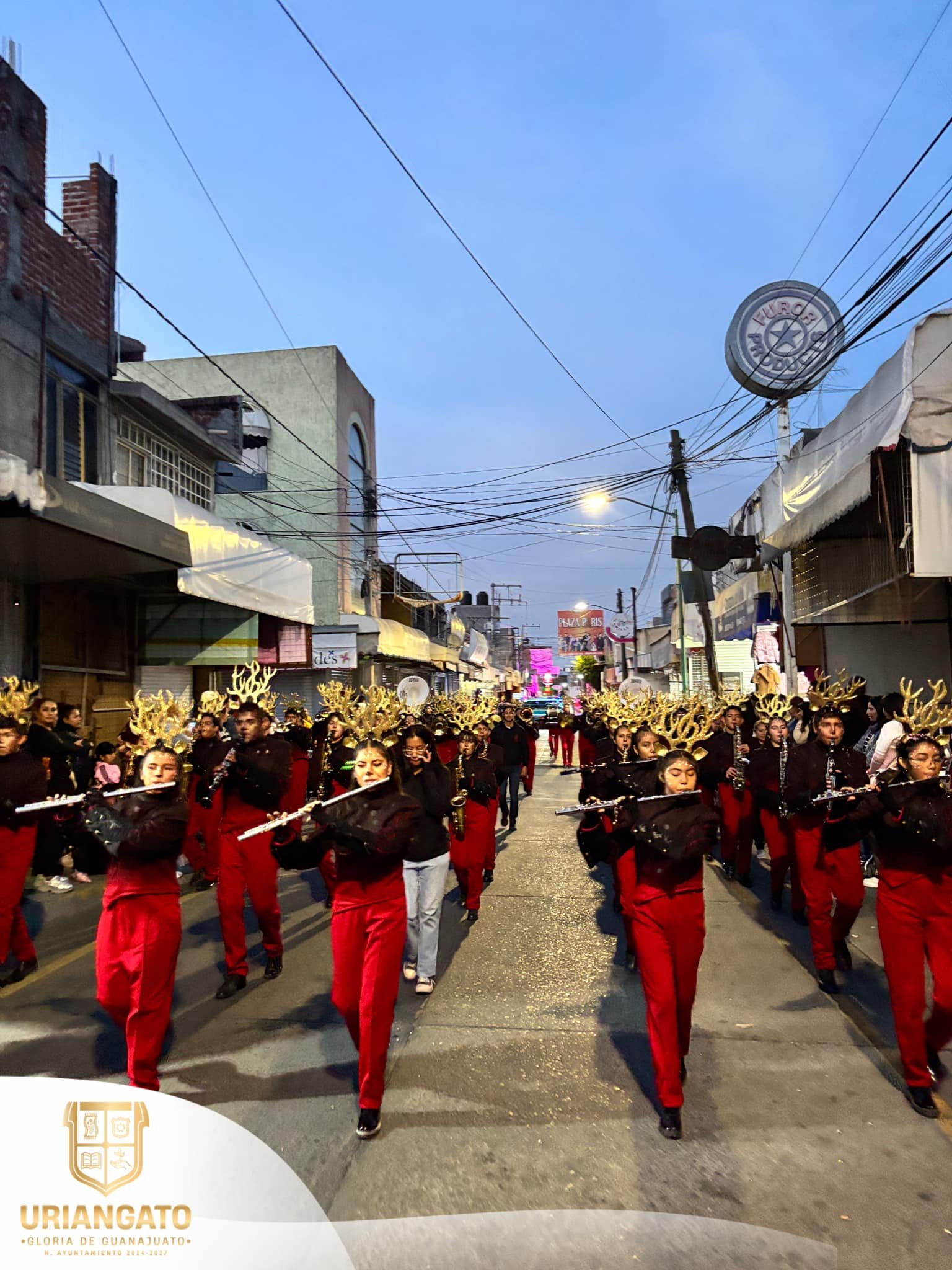 Desfile navideño e inauguración de la feria decembrinas 2024