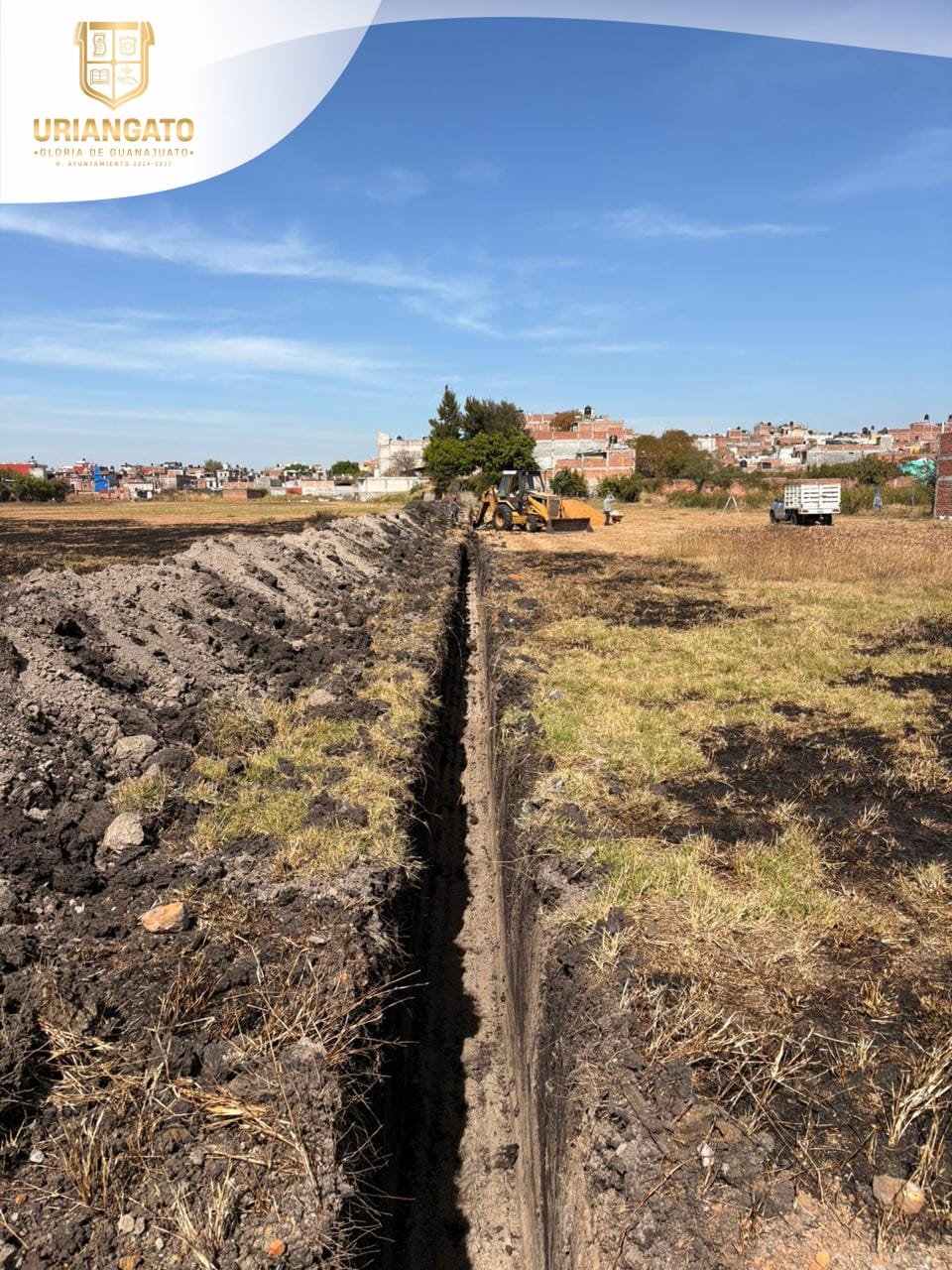 Construcción de drenaje sanitario 2a Privada de Escuadrón 201, Colonia Los Pinos.