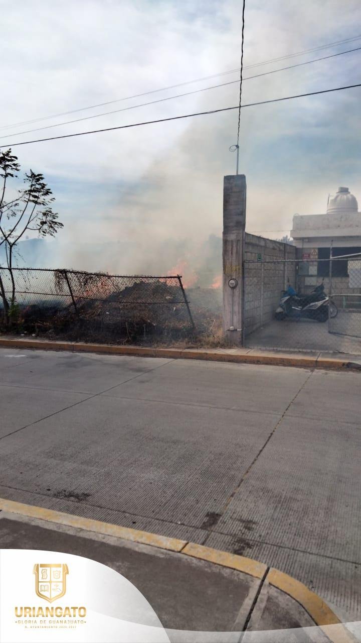 Atendiendo incendios en quemas de pastizales.
