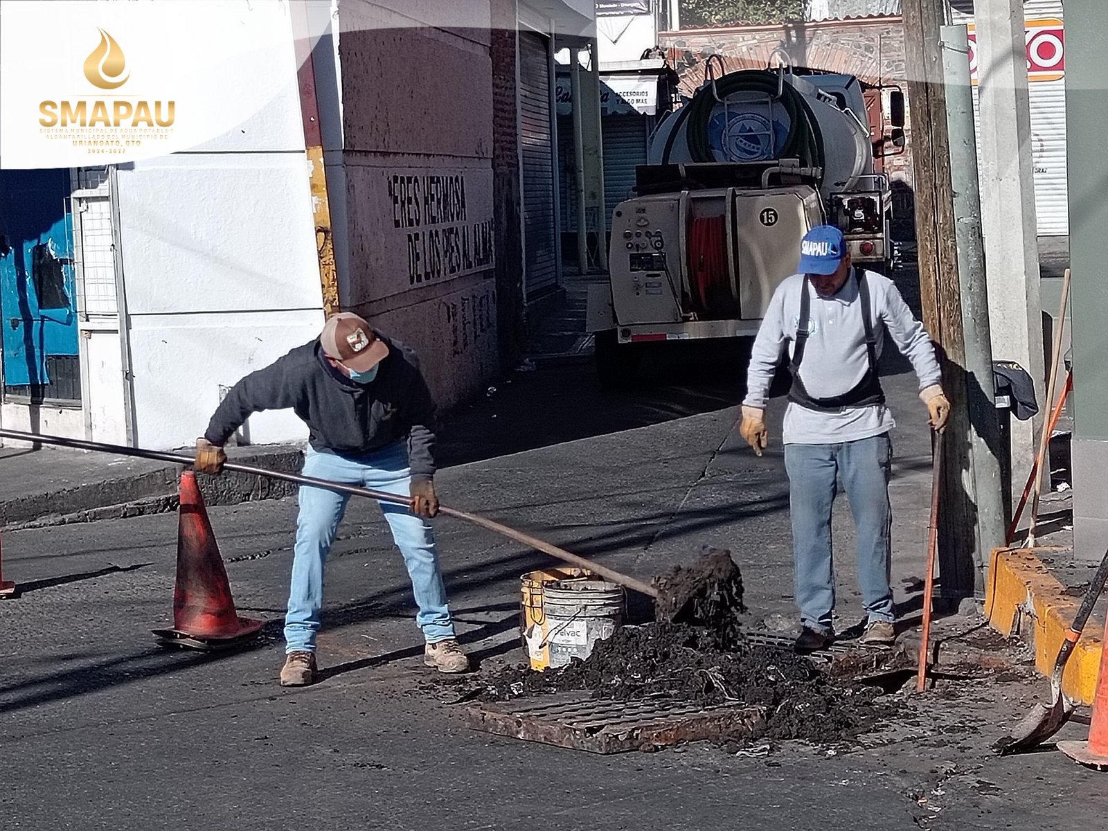 Limpieza, desazolve y rehabilitación de rejas de la boca de tormenta que se encuentra ubicada en la calle 16 de septiembre