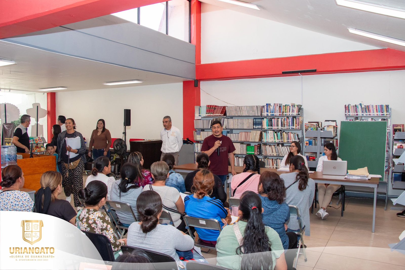 Entrega de becas ciclo escolar 2024-2025.