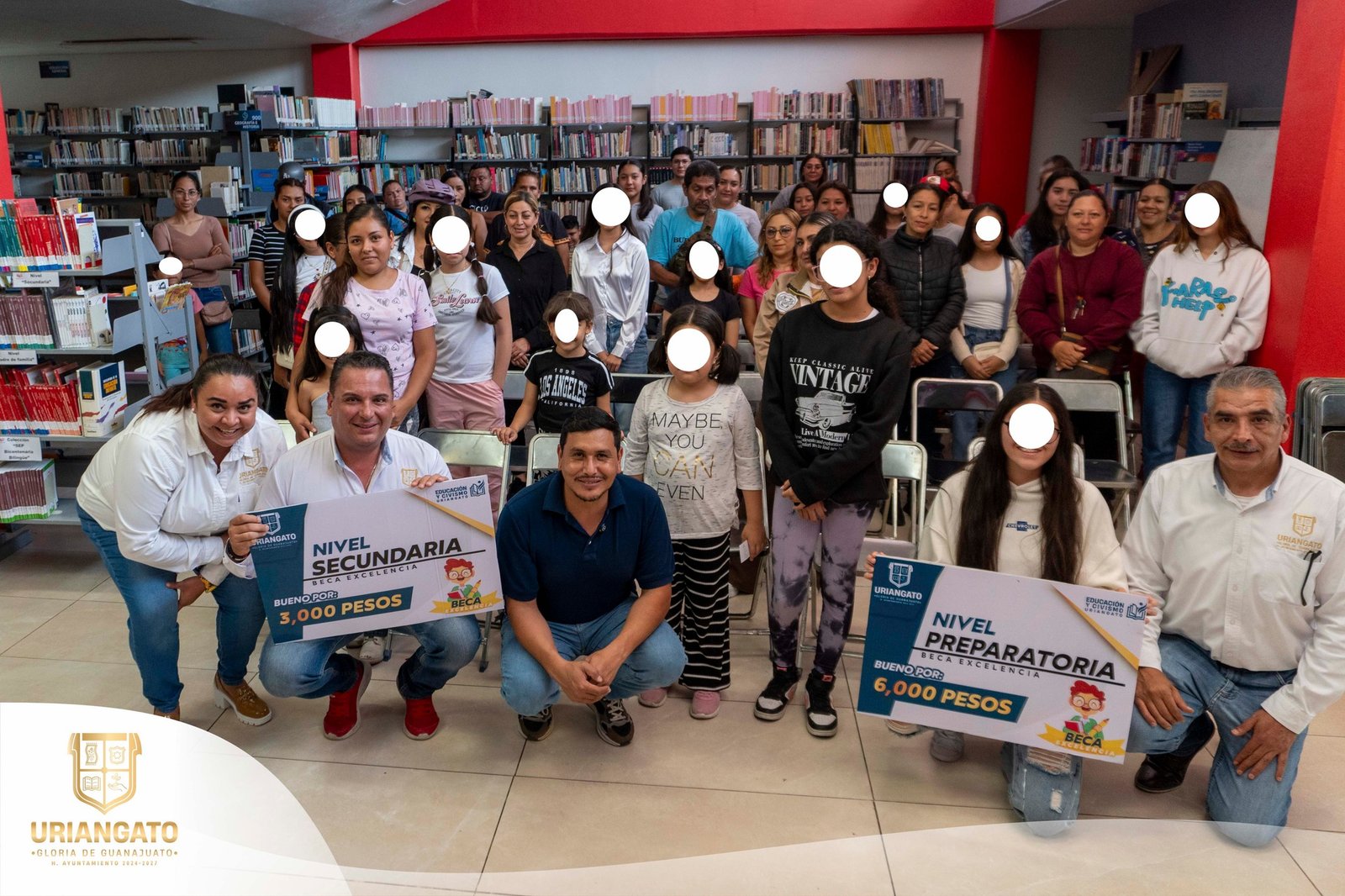 Entrega de becas de excelencia a estudiantes de primaria, secundaria y preparatoria