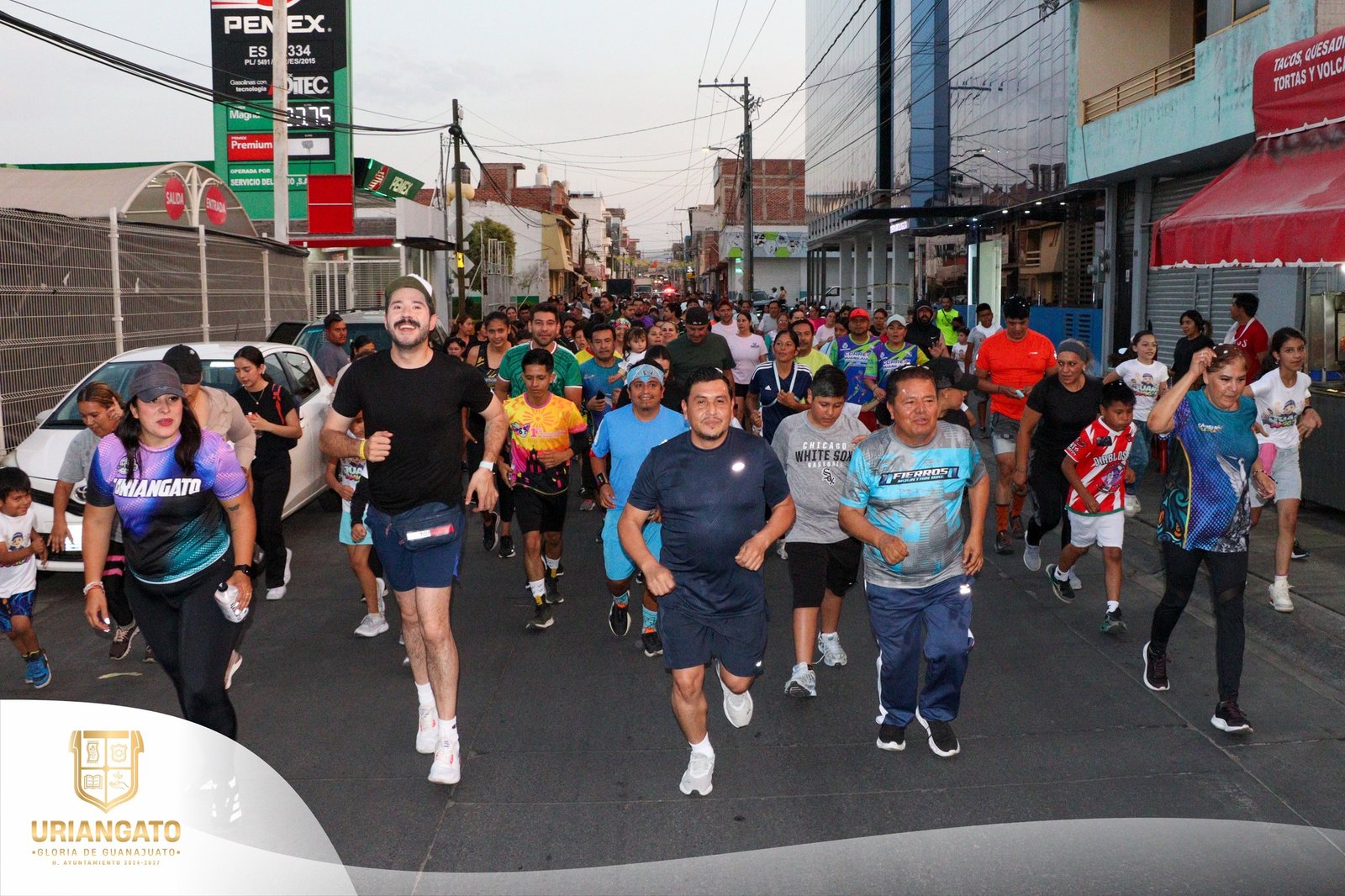 Carrera familiar en conmemoracion del día del niño